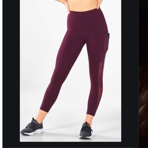 Fabletics Burgundy Mila High-Waisted Pocket Capri legging size medium